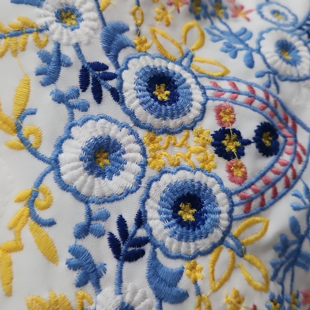 Molly Bracken Woven Embroidered Cropped Top - Picture 3 of 11